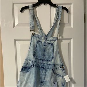 NEW WITH TAGS CHARLOTTE RUSSE OVERALLS SHORTS